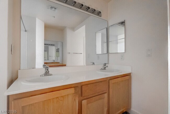 Building Photo - 59 E Agate Ave