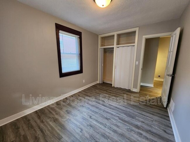 Building Photo - 348 S 38th St