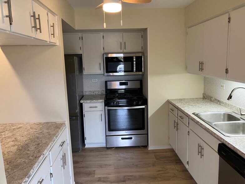 Building Photo - 1860 W Highland Ave