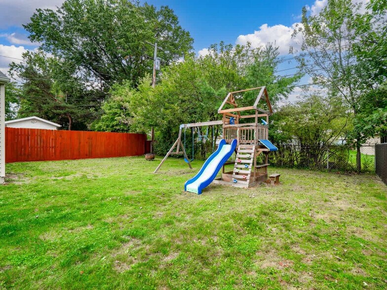 Building Photo - 6771 Greenleaf Ave