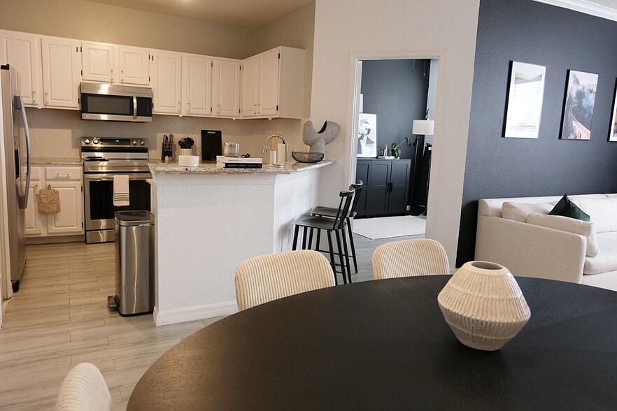 Dining Area - 2923 Shadow View Cir