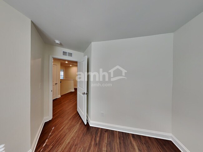 Building Photo - 555 Rivermist Dr