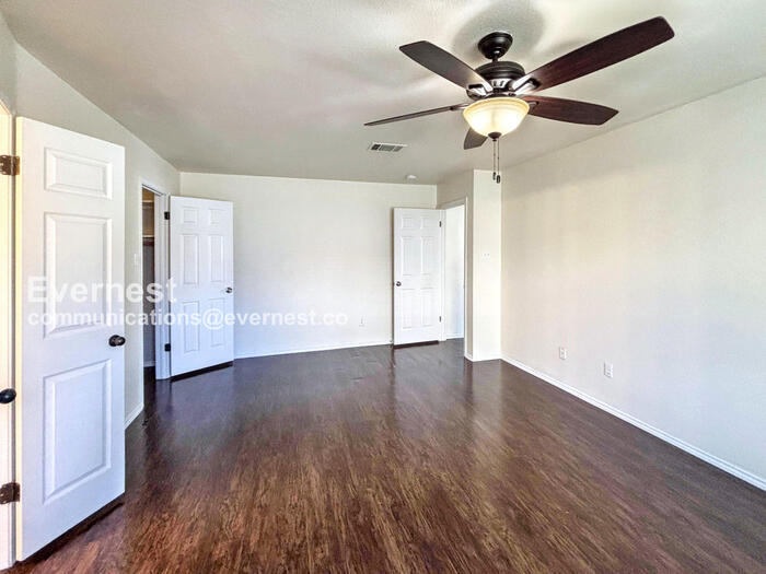 Building Photo - 1502 Sundance Dr