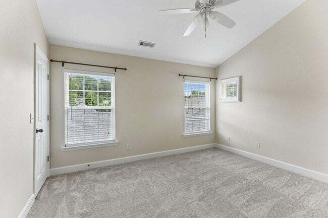 Building Photo - Beautifully maintained 3-bedroom, 2-bath townhome in Nashville’s highly desirable Lennox Village