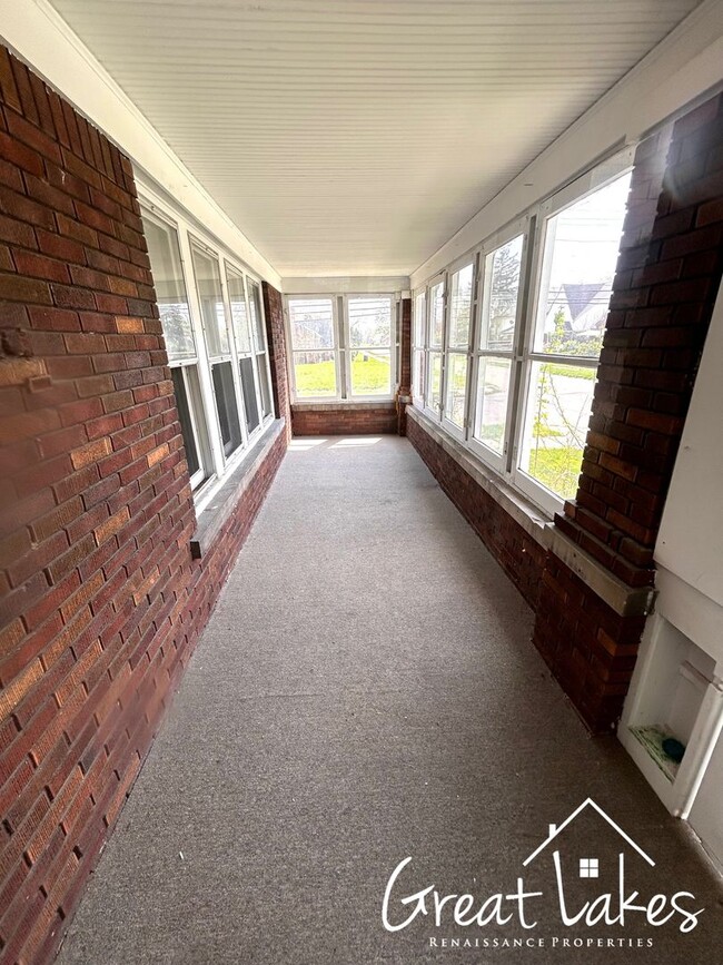 Building Photo - 5204 Beaconsfield St