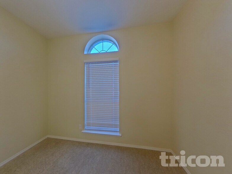 Building Photo - 5749 Imes Ln