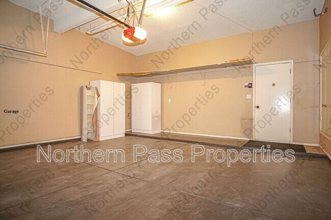 Building Photo - 1316 Desierto Azul Dr