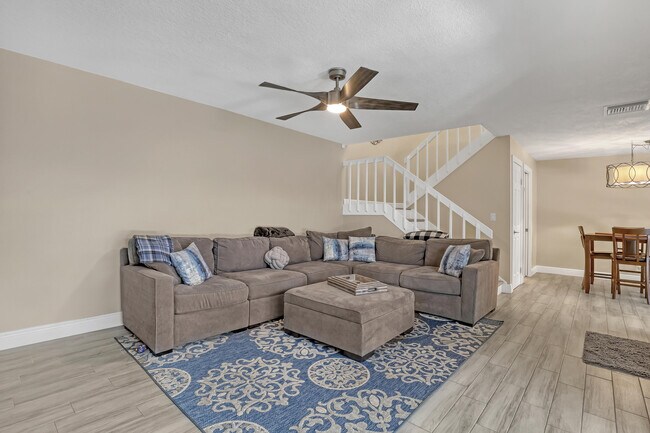 Building Photo - 923 Springdale Cir