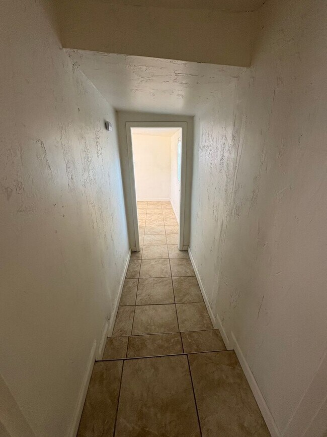 Building Photo - Dinuba country Home Rent Ready !