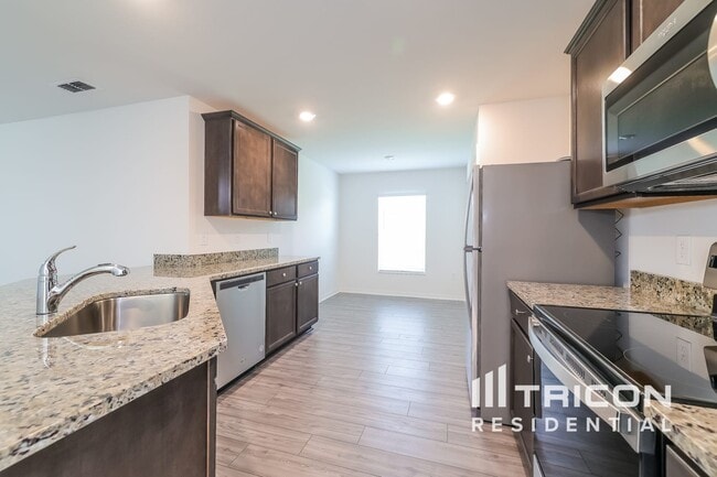 Building Photo - 2045 Amber Sweet Cir