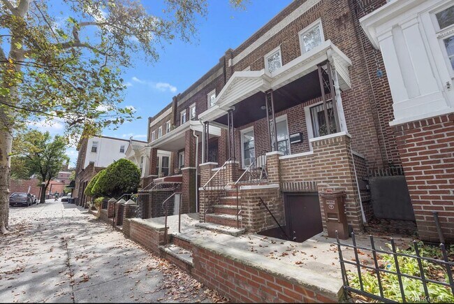 Building Photo - 71-52 68th St