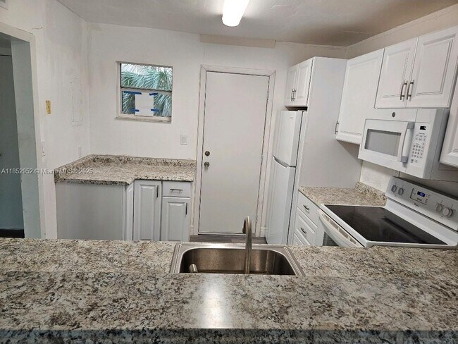 Building Photo - 404 NW 68th Ave