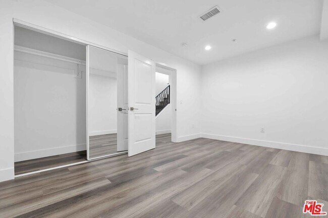 Building Photo - 6006 Klump Ave