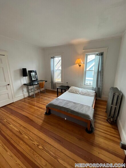 Building Photo - 124 Forest St