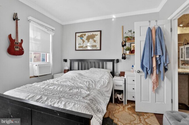 Building Photo - 1540 S Mole St