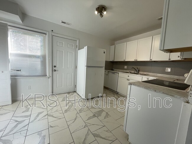 Building Photo - 117 Beechwood Ave