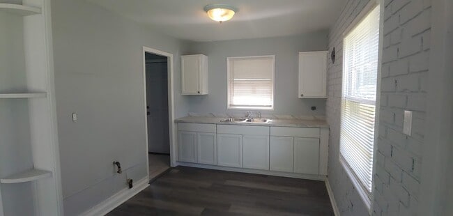 Building Photo - 5625 N 57th St