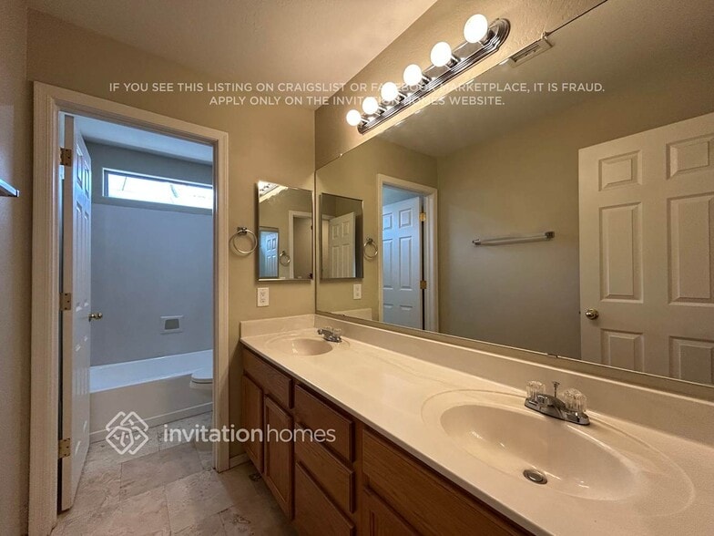 Building Photo - 2438 S 86th Ln