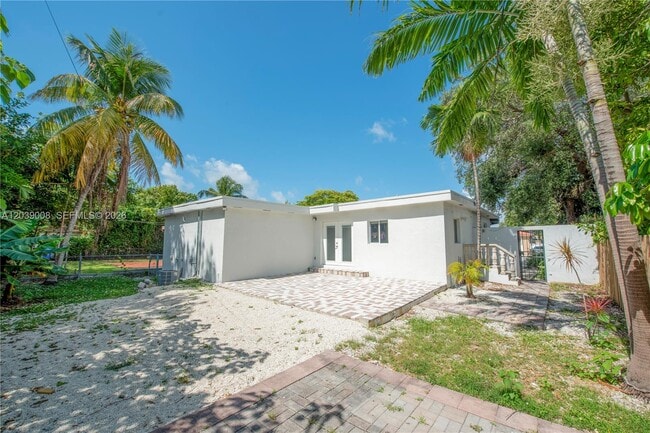 Building Photo - 2721 SW 29th Ct