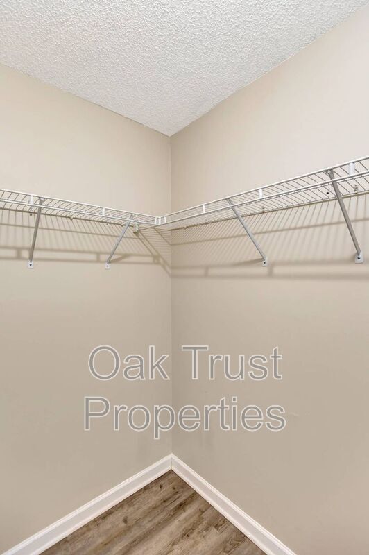 Building Photo - 1366 Pinnacle Ln