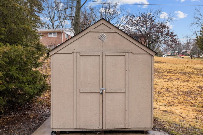 Building Photo - 2410 Bruno Ave