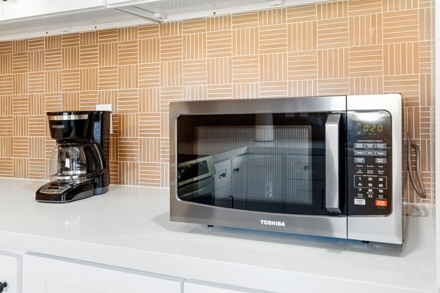 Building Photo - 3758 Gaviota Ave