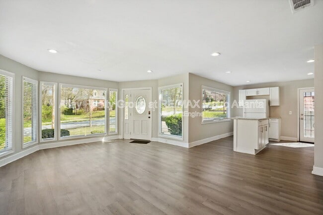 Building Photo - 1770 Rogers Ave SW