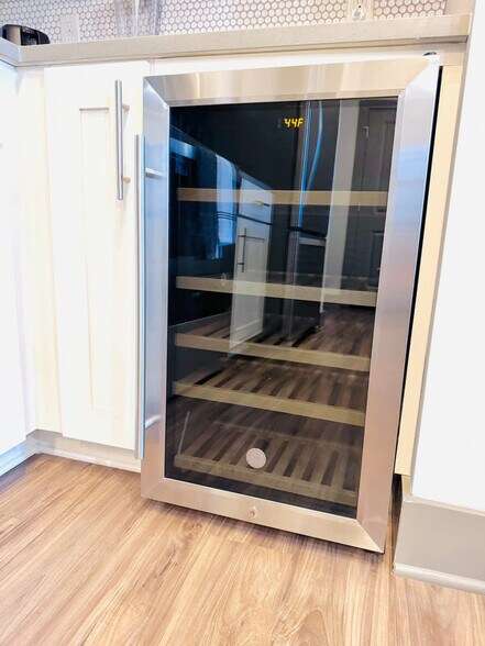 Building Photo - 9244 Vintage Hills Way