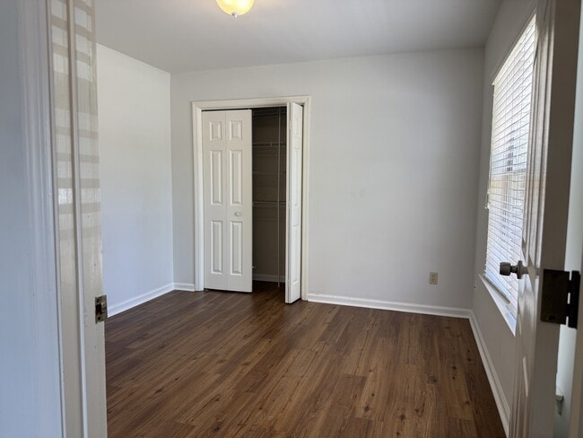 Building Photo - 36 Country Walk Dr