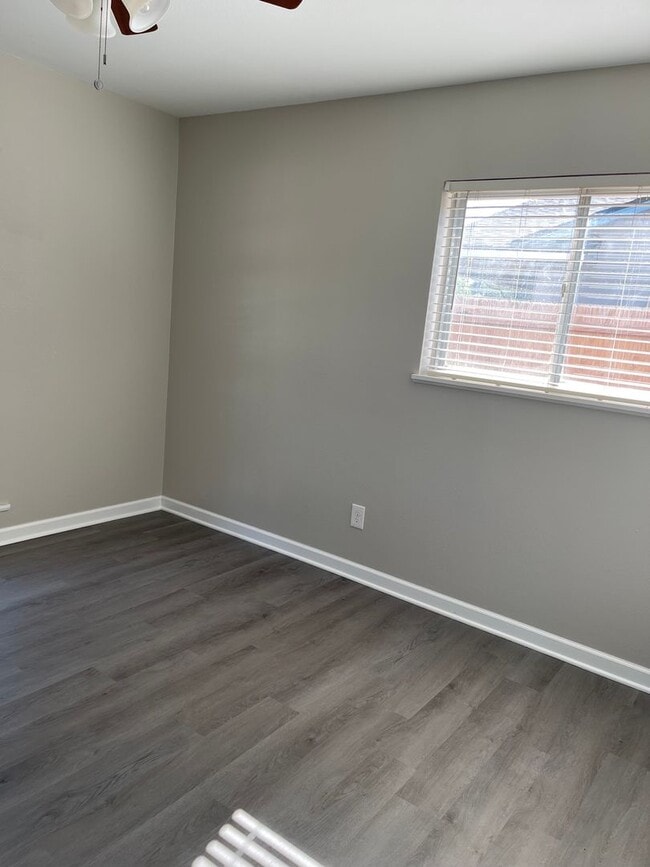 Building Photo - 1619 Anita St