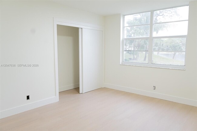 Building Photo - 3051 N Course Dr