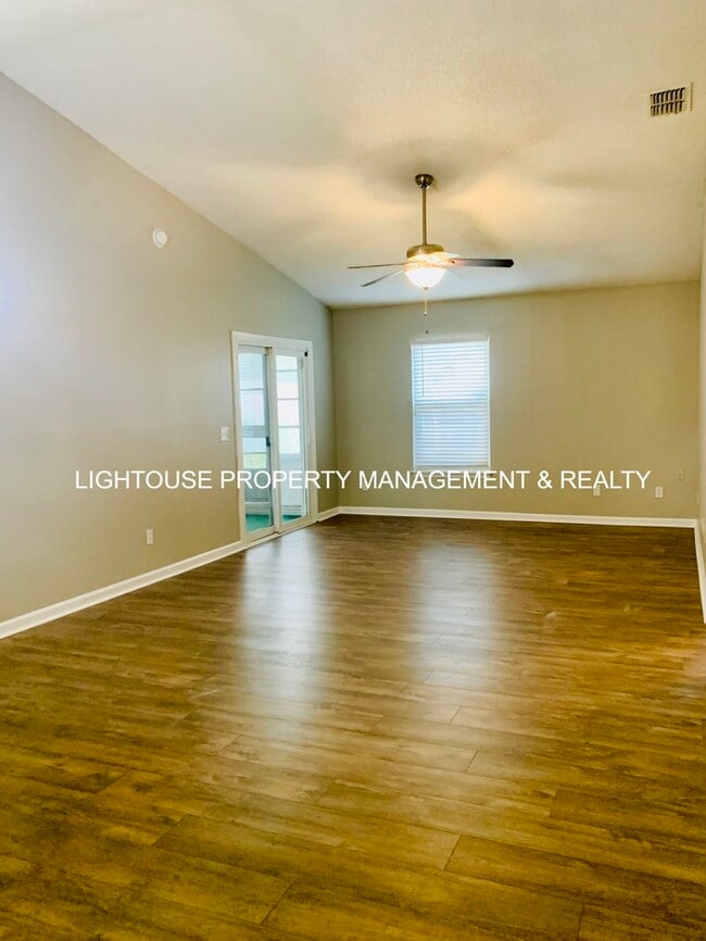 Building Photo - 2 Bed/2 Bath Single Story Townhome with At...