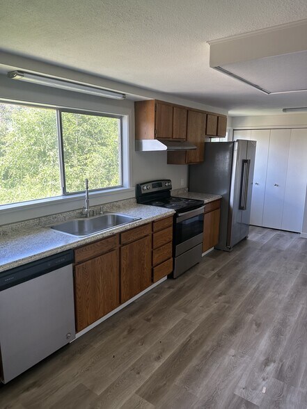 Building Photo - 1052 S Garden Dr