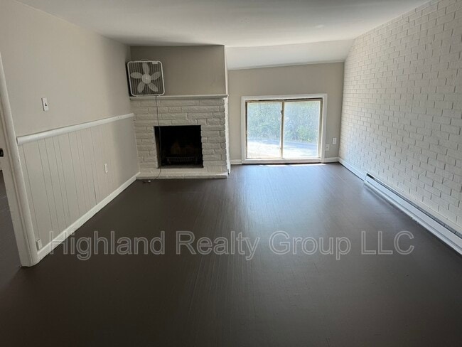 Building Photo - 1887 Habecker Rd