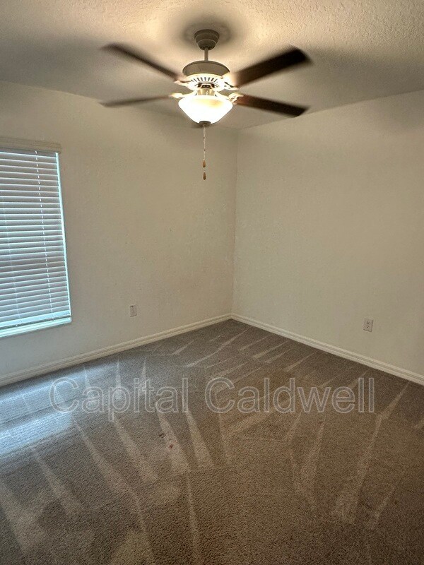 Building Photo - 5517 Blue Azure Dr