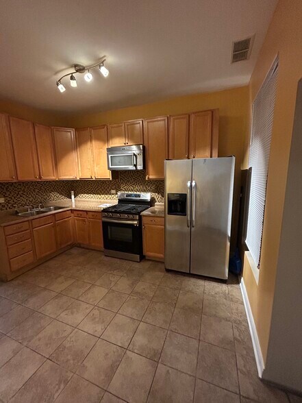 Kitchen - 6630 S Ingleside Ave