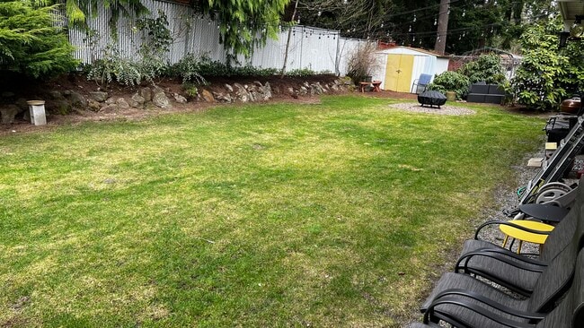 Building Photo - 505 Mt Hood Dr SW