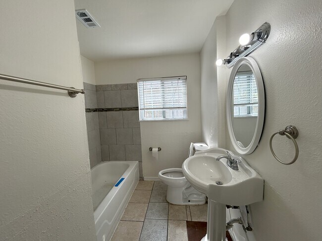 Bathroom # 2 - 10218 Silvercrest St