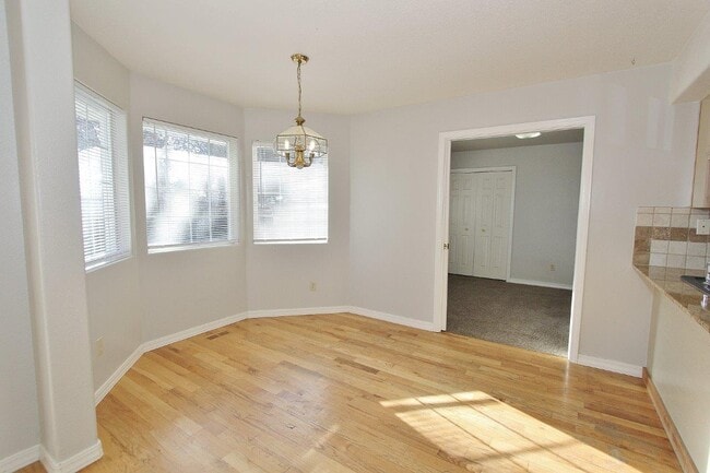 Building Photo - 1563 Sunset Dr