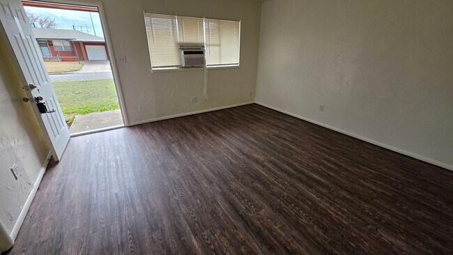 Building Photo - 4309 Woodedge Dr