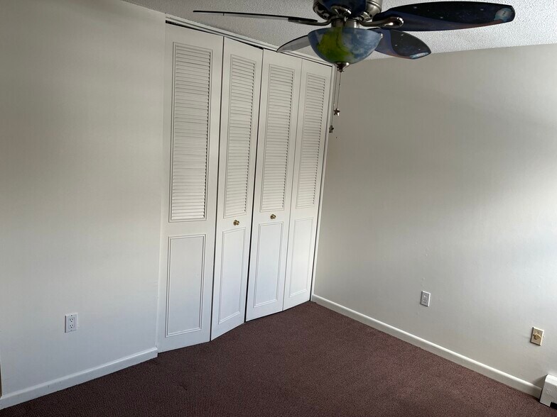 Building Photo - 2 Thompson Rd