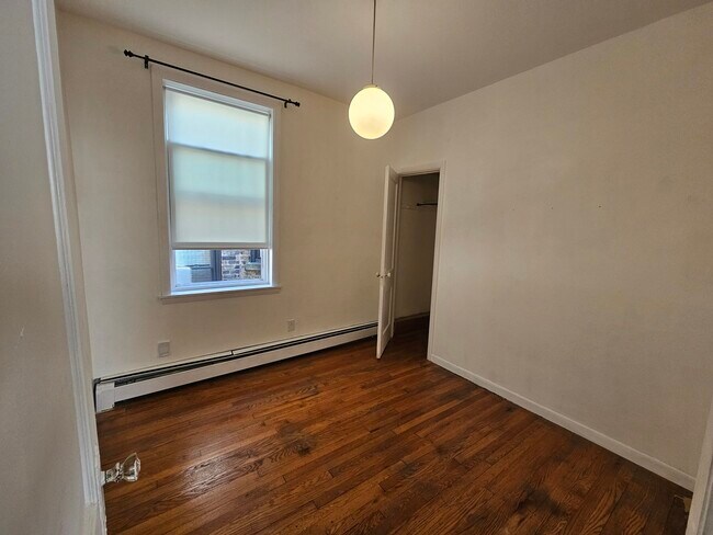 Building Photo - 4519 N Artesian Ave