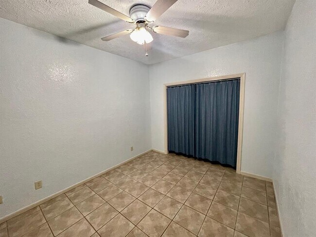 Building Photo - 421 W San Antonio St