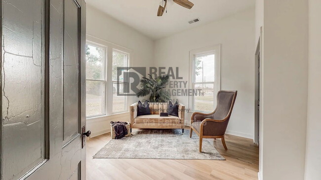 Building Photo - 112 High St