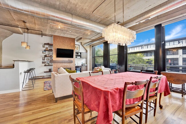 Building Photo - 1111 W 15th St