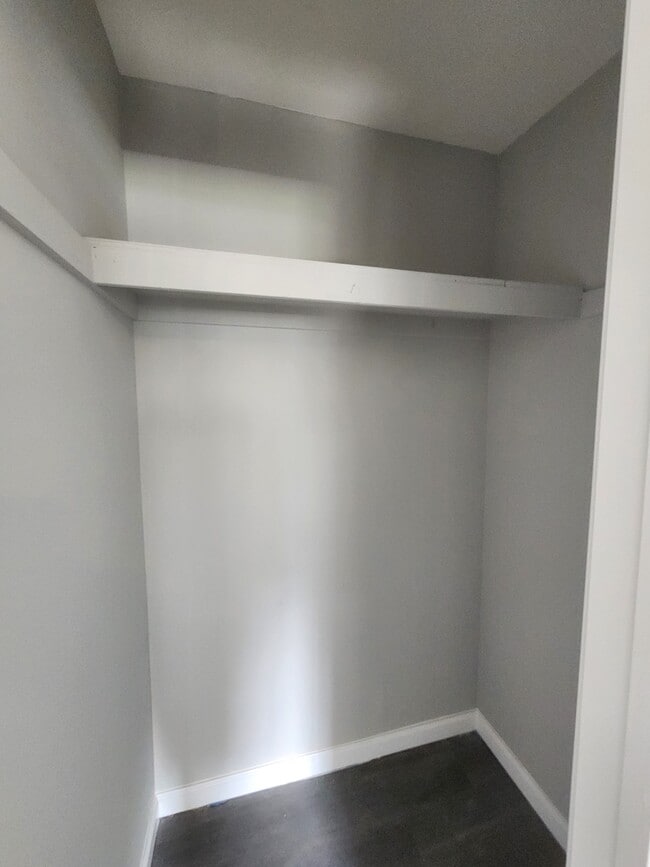 Building Photo - 205 River Oaks Dr