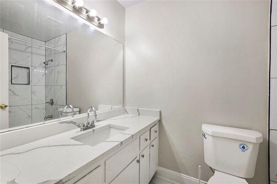 Building Photo - 1246 Elgin Way