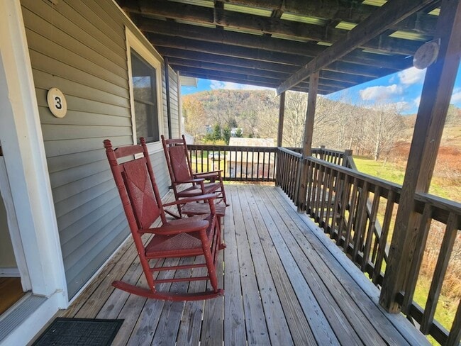 Building Photo - 832 W Fulton Rd