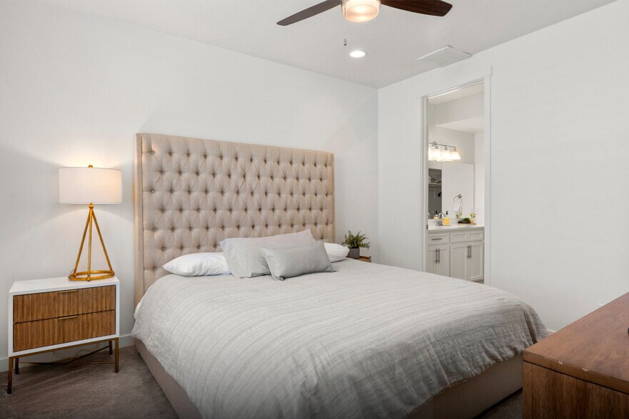 Building Photo - 569 Richland Vly St