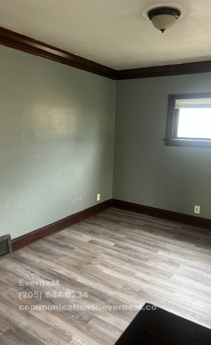 Building Photo - 3046 E 130th St